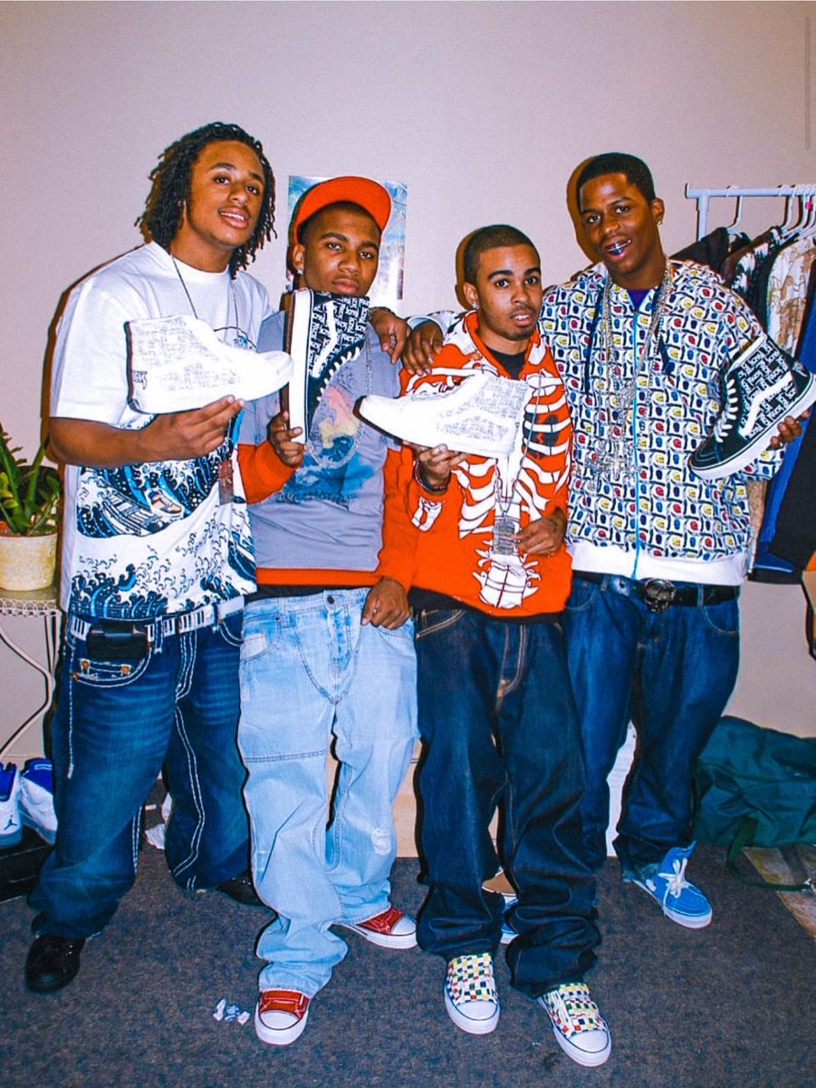 ShawnTooSoon's tweet photo. @INMYTINYPANTS @KeyboardKid206 100 percent. Found this of them behind the scenes for the I’m Shining video shoot with the shoes in 2006. Very rare. https://t.co/goSMMY2F1b
