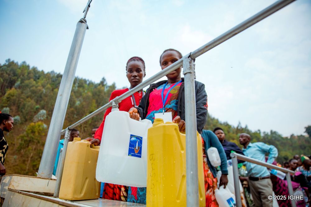 PrudenceKwizer1's tweet photo. I Kibeho ku butaka butagatifu ku #Iriba rya Bikira Mariya, ni ho dusanga amazi y'umugisha.
Ni muri @NyaruguruDistr muri @RwandaSouth https://t.co/NqM80XVnBU