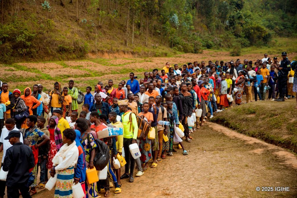 PrudenceKwizer1's tweet photo. I Kibeho ku butaka butagatifu ku #Iriba rya Bikira Mariya, ni ho dusanga amazi y'umugisha.
Ni muri @NyaruguruDistr muri @RwandaSouth https://t.co/NqM80XVnBU