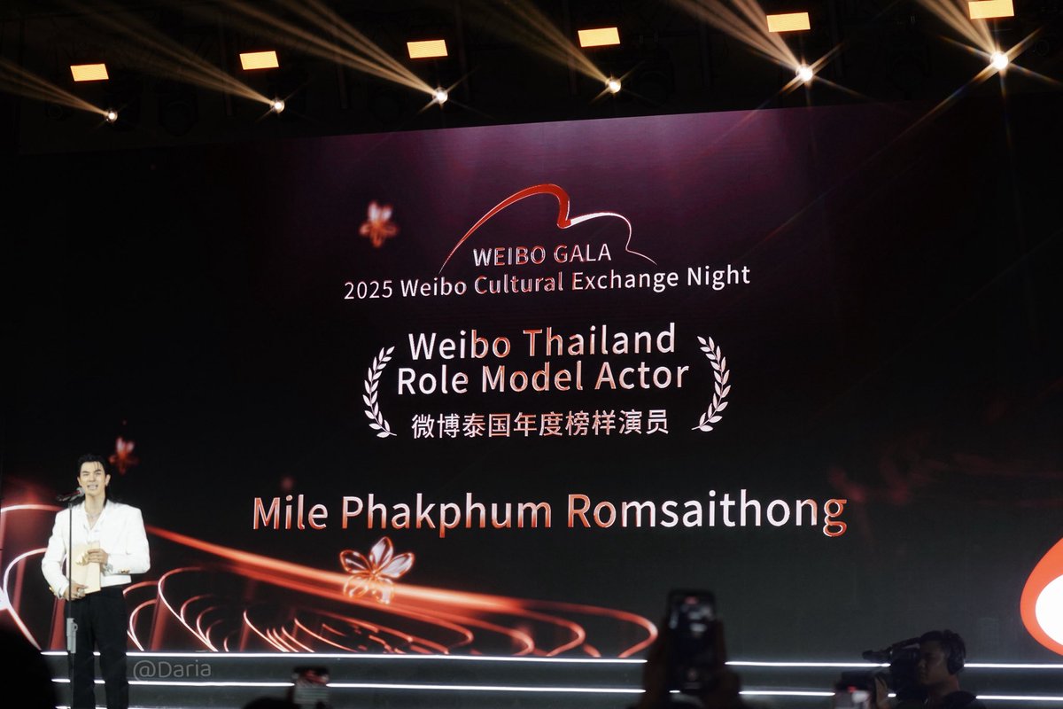 It‘s very meaningful that this is your first award on Chinese social media🏆 So proud of you!
Weibo Thailand Role Model Actor（微博泰国年度榜样演员）- Mile Phakphum Romsaithong <a href="/milephakphum/">mile phakphum</a> 
Please insist on doing your own. WE ARE ALWAYS HERE💚
#milephakphum