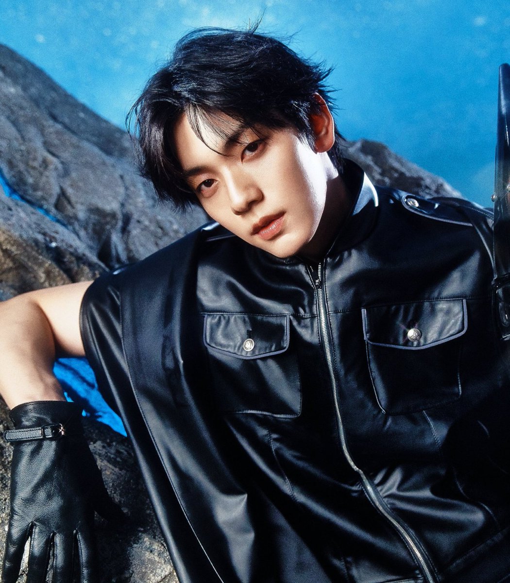 #INTERAÇÃO | Soobin (TXT) durante live no Weverse.

👤: Gente, isso é meio informação demais, mas me veio à cabeça do nada…
👤: Quando éramos trainees, passando por nosso debut e até a era de Run Away, tínhamos aulas com o Son Sungdeuk (coreógrafo).
👤: Ele também dava aula pros