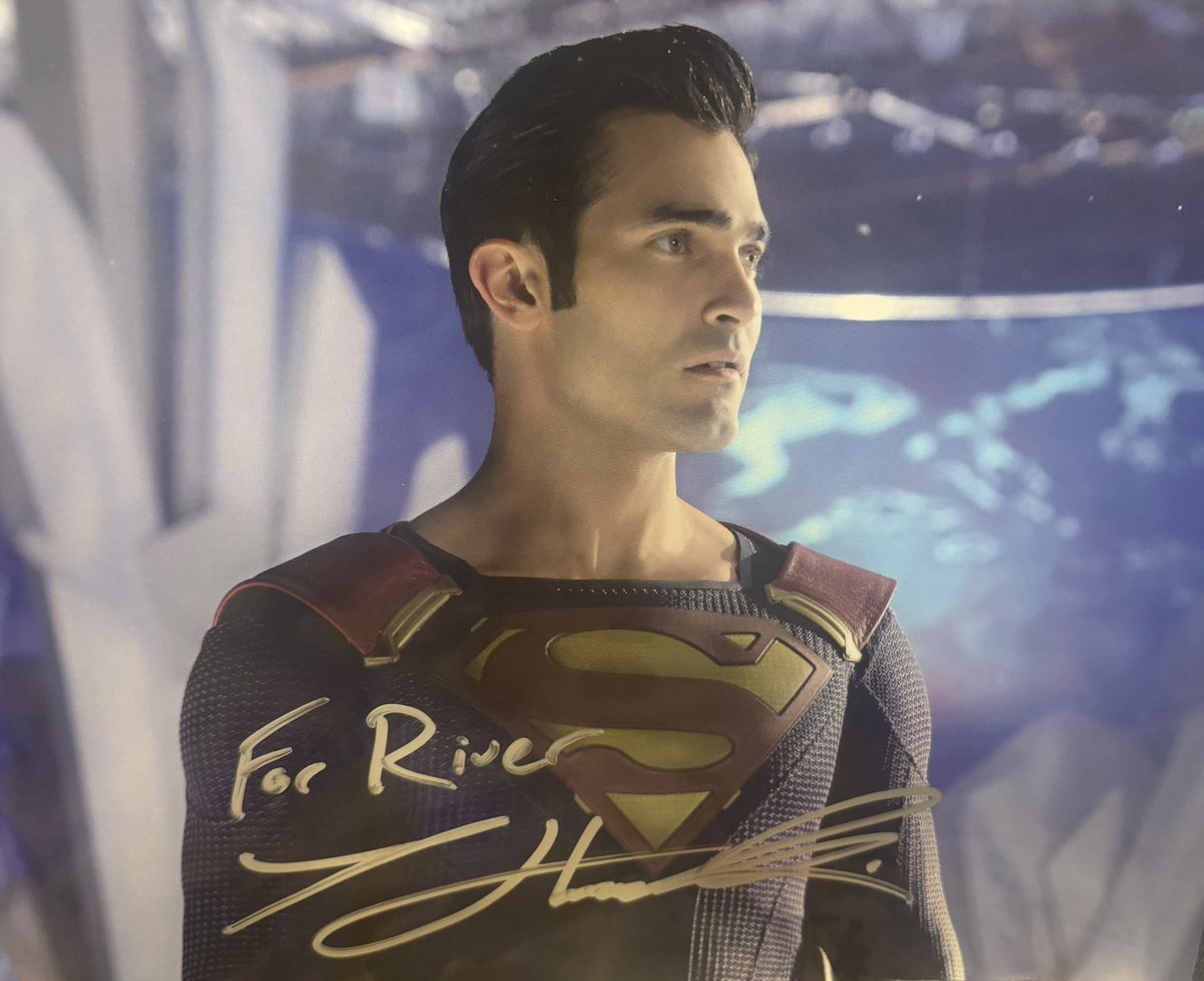 What a bloody nice down to earth guy Tyler Hoechlin is. Was very nice to my son today… and also we got the iconic Lex Luthor fight in the final autographed to the family #tylerhoechlin #superman #supermanandlois