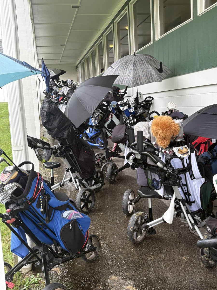New_Pal_Golf's tweet photo. At the Lapel Invitational…playing, lightening/rain delay (and lunch), and now back to playing again. Dragons are hanging tough! #ImprovingEveryDay @NPHSDragons @VoelzJames @NewPalCS https://t.co/Qb34W693J0