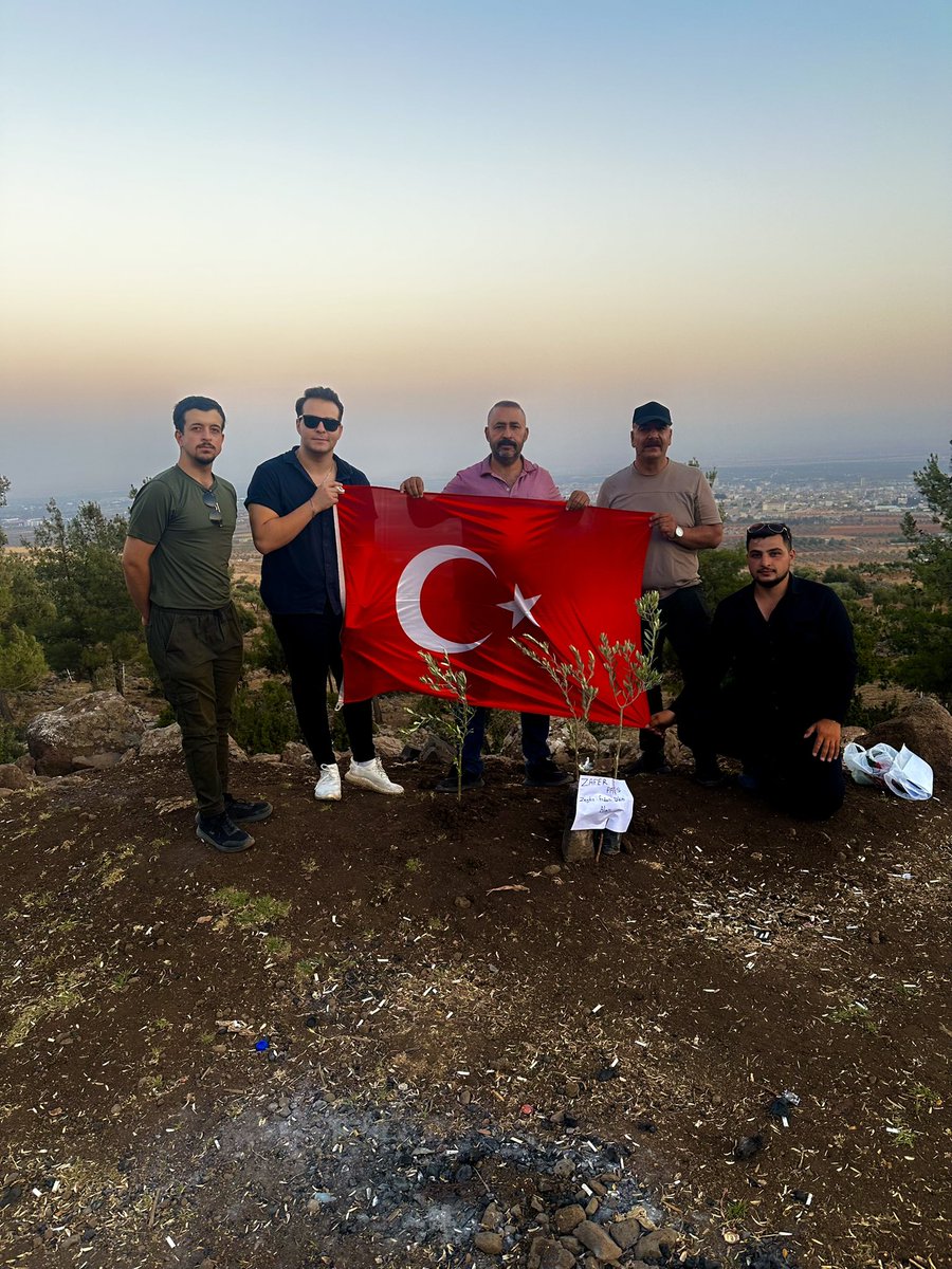 Fidan Ekimi  Gerçekleştirdik ! 

Zafer Partisi Gençlik Kolları olarak ülkemizdeki orman yangınları sonrasında doğamızın en çok ihtiyaç duyduğu yeni fidanlar dikerek ülkemizin yeşil kalması adına bir adımda bulunduk.