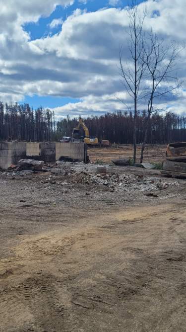 I visited East Trout Lake to meet with business owners recovering from the devastating fires and contractors helping with the cleanup. Premier Scott Moe and the Government of Saskatchewan are here to support all cleanup efforts.
