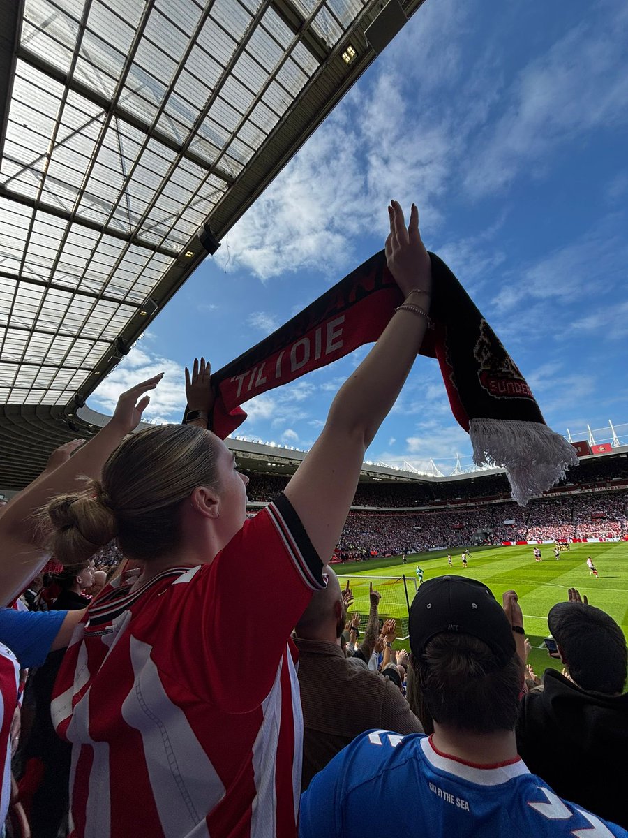 xxgracessxx's tweet photo. TIL I DIE
#tilidie
#stid
#safc
#hwtl
#rawa
#TID
#sol
#premierleague
#sunderland https://t.co/bdO8VSWExl