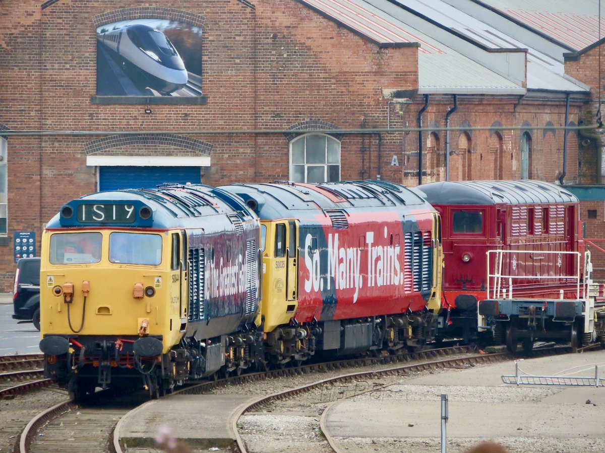 HiPa125's tweet image. #Class50 Alliance 50035 ‘Ark Royal’ &amp;amp; 50044 ‘Exeter’ plus TfL #MetropolitanRailway No.12 ‘Sarah Siddons' - Alstom Derby Litchurch Lane #Railway200 #GreatestGathering