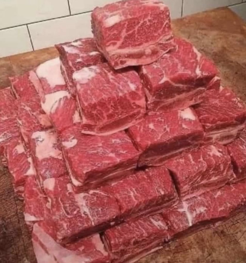 AlpacaAurelius's tweet photo. this is the real food pyramid https://t.co/HutfHQ3vQv