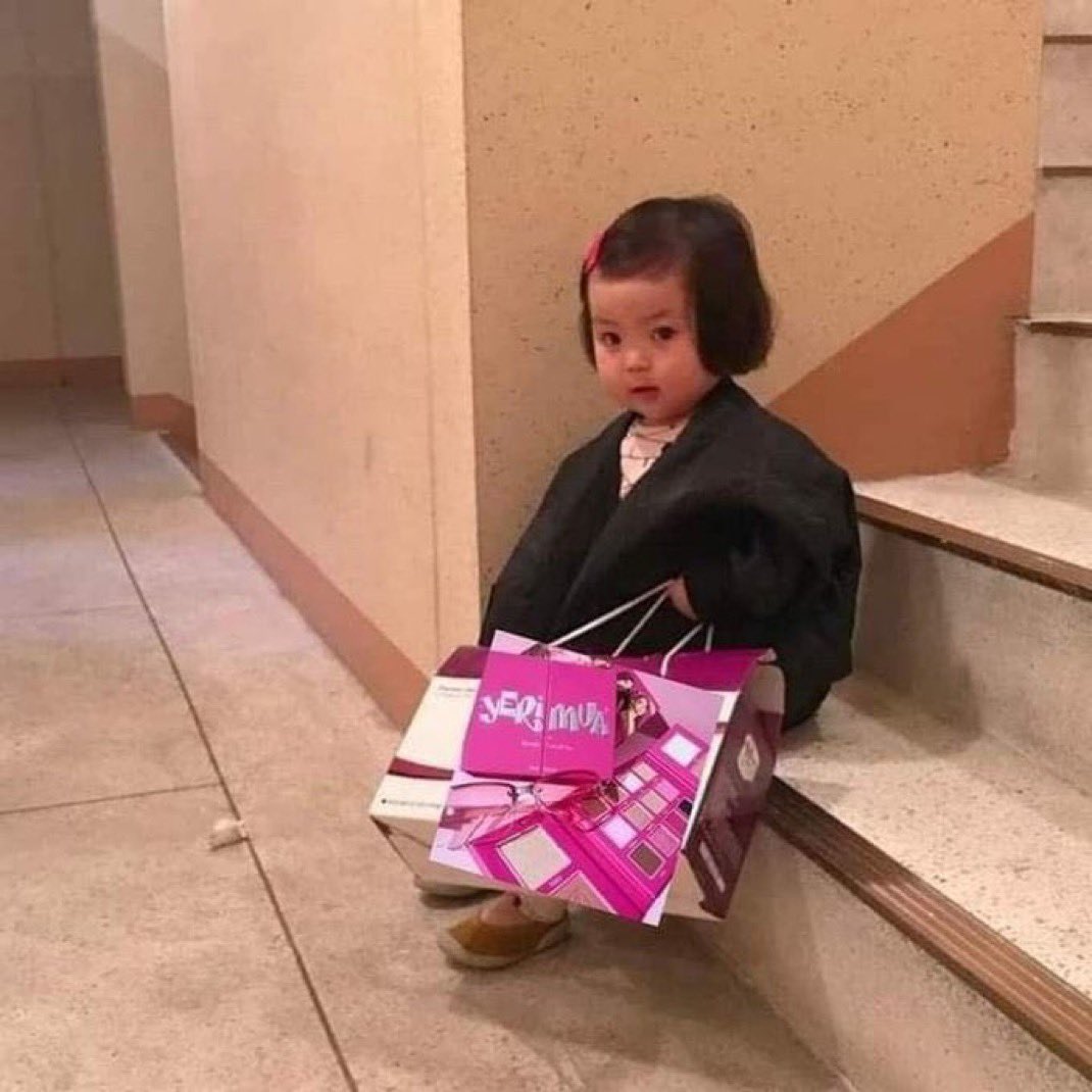 Ben: Bu ay para biriktirmem lazım 

 Maaş yatınca ben: