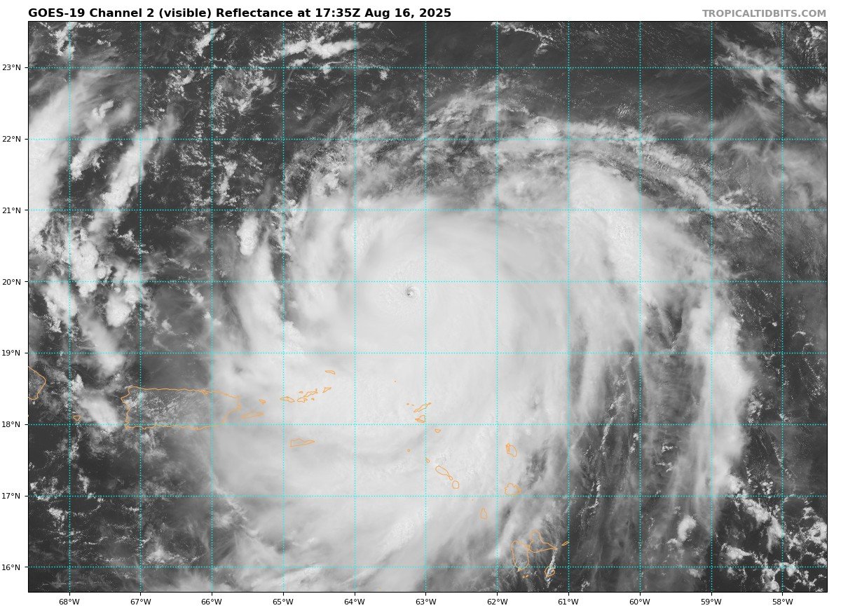 CharlieFurWx's tweet photo. Sorry what, 180kt surface gust? #Category5 #Erin #HurricaneErin https://t.co/7T72wUof4G