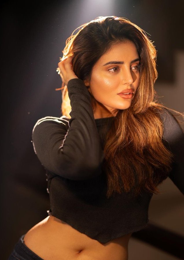 GyfelkPbQAA616R?format=jpg&name=900x900