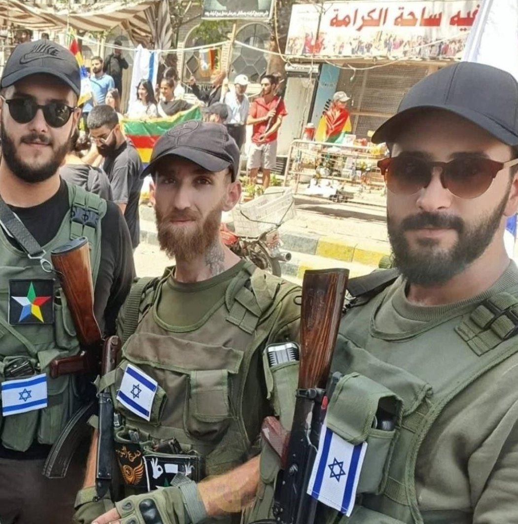 الدروز صهاينة الداخل صاروا صهاينة أكتر من نتنياهو ،مع انو الشباب شلحوهم السويداء بالسلاح الخفيف ولولا ماتدخلت الحكومة ورجعت العشاير كان هلا الإجري صار سماد عضوي من زمان
كيف لو متحاصرين متل الغوطة أو حمص ونازل عليهم 1% من البراميل اللي نزلت على داريا وإدلب والدير