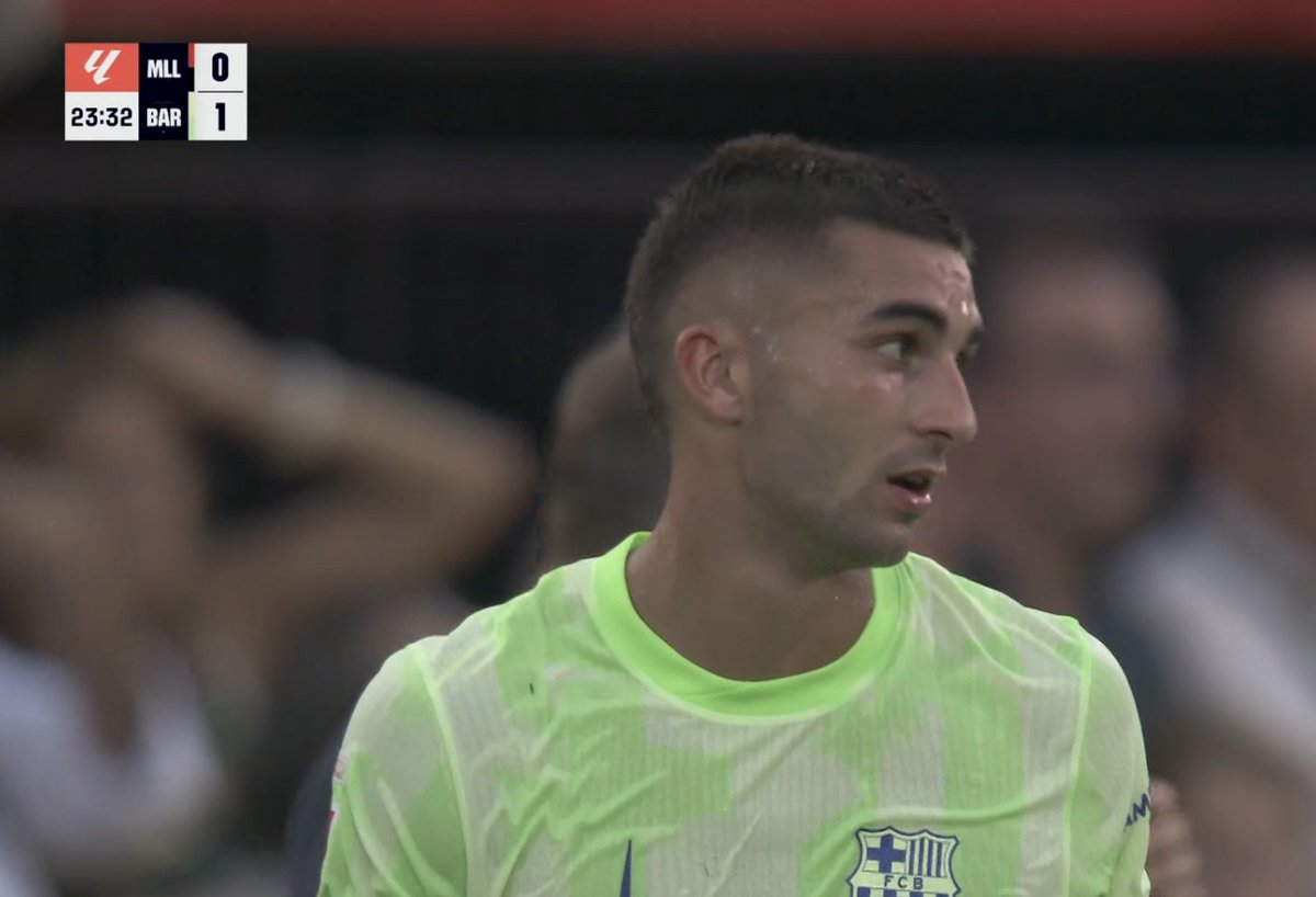 2-0 Barcelona.

ONE OF THE STRANGEST GOALS YOU WILL EVER SEE IN YOUR LIFE !!!!!!!!!!!!!!!!!!!!!!!!!!!!!!! THE REFEREE HAS GIVEN THE GOAL !!!!!!!!!!!!!!!!!!!!!!!!! FERRAN TORRES GOL GOL GOL GOL GOL !!!!!!!!!!!!!!!!!!!