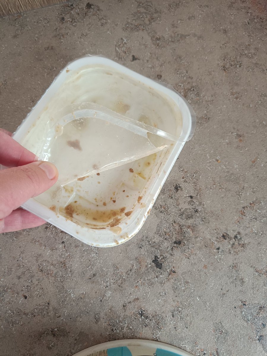 brusson81's tweet photo. @PetsatHome why did you change the glue on these trays of food, they very rarely come off cleanly now and create mess. https://t.co/Auibd7ztzg