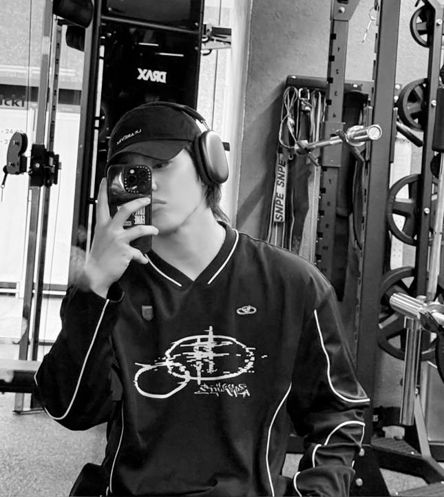 vinquewrites's tweet photo. coach 🔞
— gym coach sc x oc filo au

no fckng with clients, that’s his rule; and he’s about to break it because of you.

“t*ngina ang galing mong umibabaw, those squats I taught you are really paying off”

cw: car fun, with reference vids

🔗: https://t.co/ZmTpo5yOz8 https://t.co/OjKDKfOtZ5