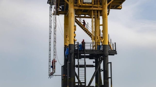 Mar_Ex's tweet image. Greenpeace Activists Climb Shell Gas Platform in the North Sea

 #Greenpeace #ShellGas #NorthSea

maritime-executive.com/article/greenp…
