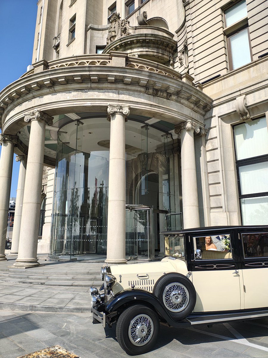 One of our Imperial Viscount Landaulette wedding cars waiting outside the Liver Buildings in Liverpool #wedding #cars #liverpool #vintage #liverbuilding  barringtonscars.co.uk