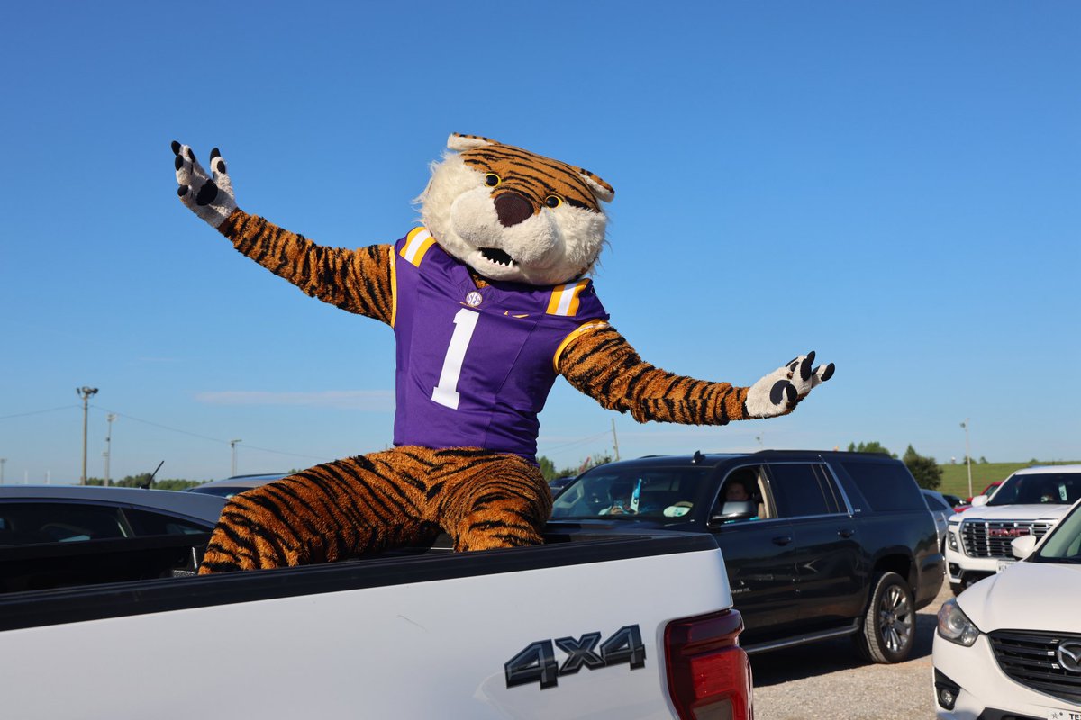 LSU Residential Life tweet media