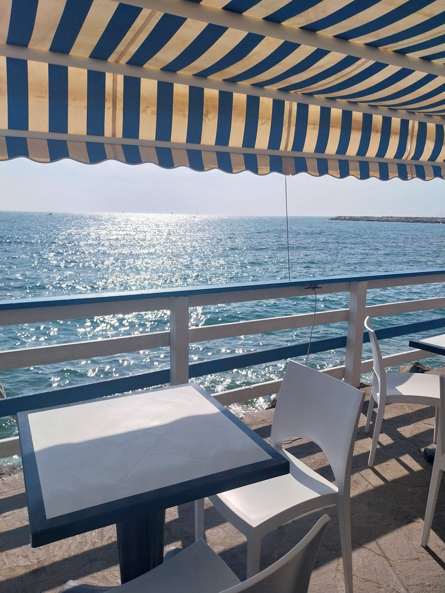 Connettersi con se stessi,
assaporare la lentezza e godere di cose semplici
la mia idea di vacanza.

 #LePiccoleVacanze