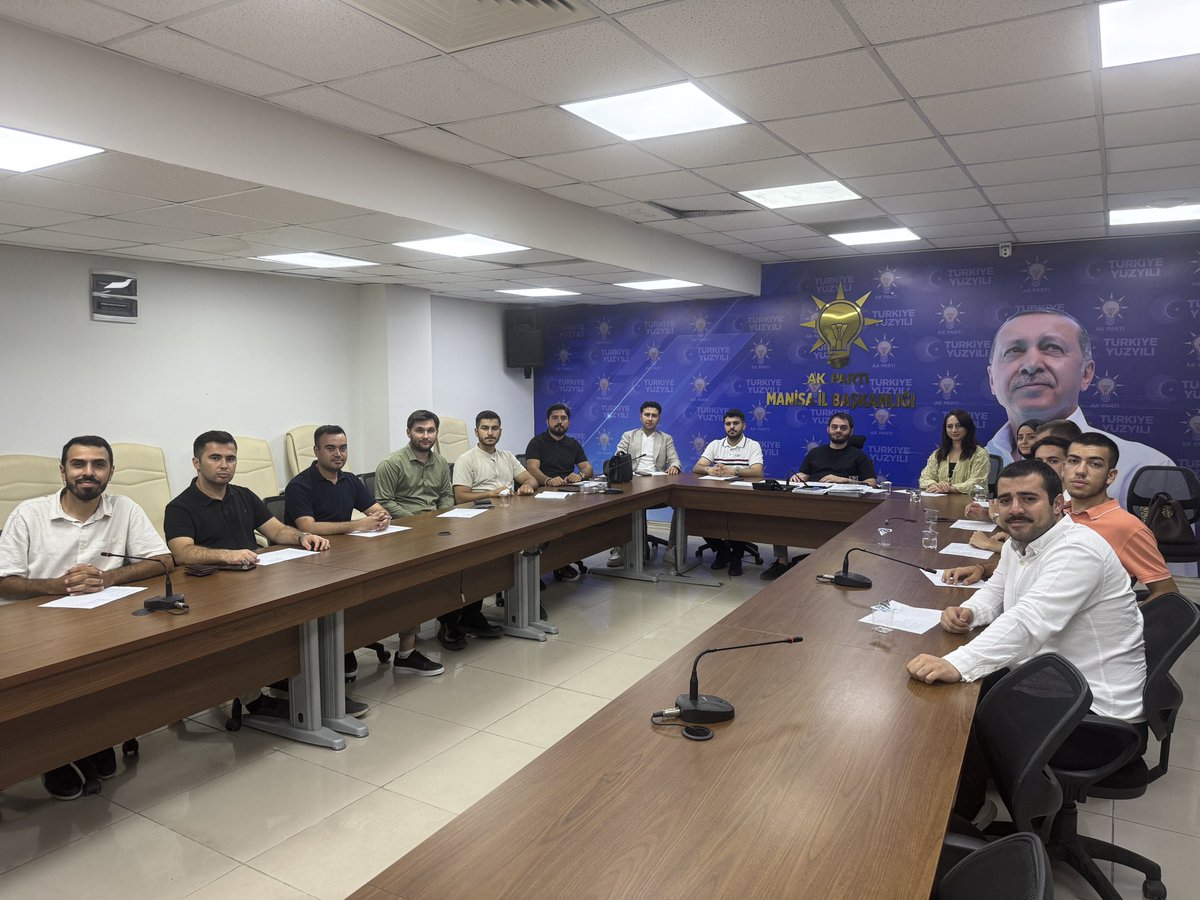 İl Gençlik Kolları Başkanımız Av.Ali Yenilmez Riyasetinde Haftalık Olağan Yürütme Kurulu Toplantımızı Gerçekleştirdik.
Toplantımız Hayırlara Vesile Olsun.