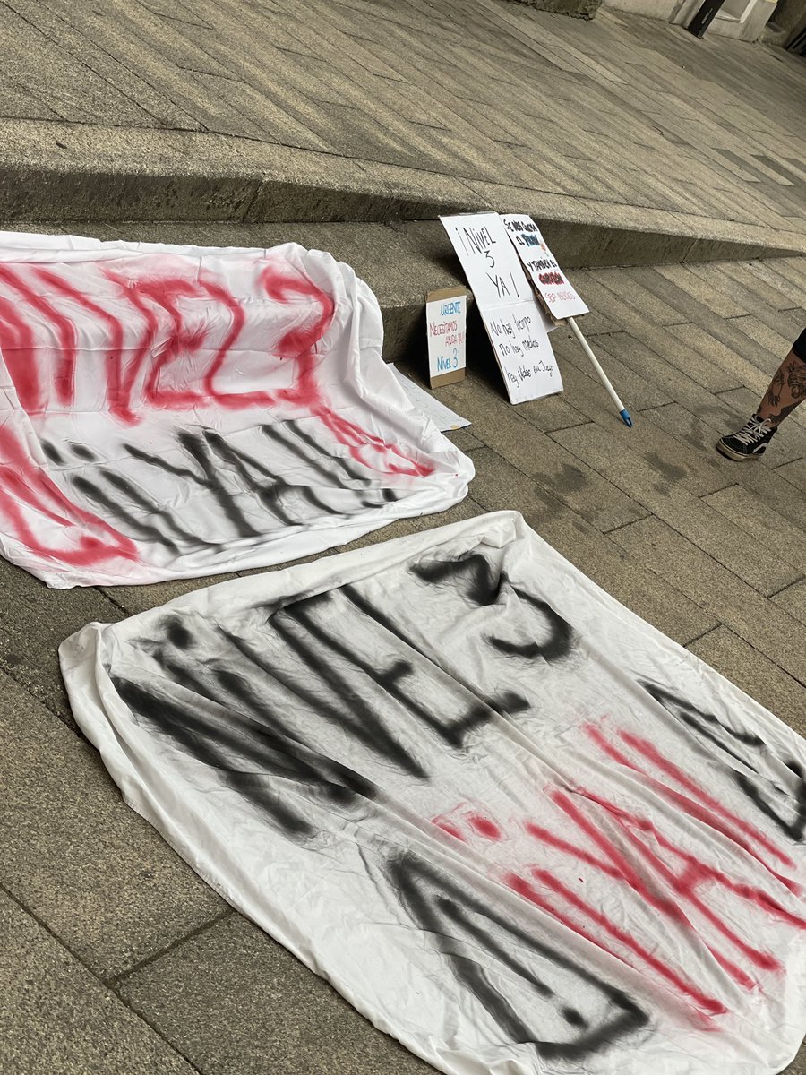 LuciaBarreiroG's tweet photo. Orgullo de #ElBierzo. Primera manifestación en #Ponferrada para exigir el nivel 3 de emergencia por los incendios que afectan a la comarca y a todo el País 

"El Bierzo no puede esperar. Actuar ahora puede ser la diferencia entra salvar o perder nuestros pueblos y su gente" 😢 https://t.co/igNhoD4Uet