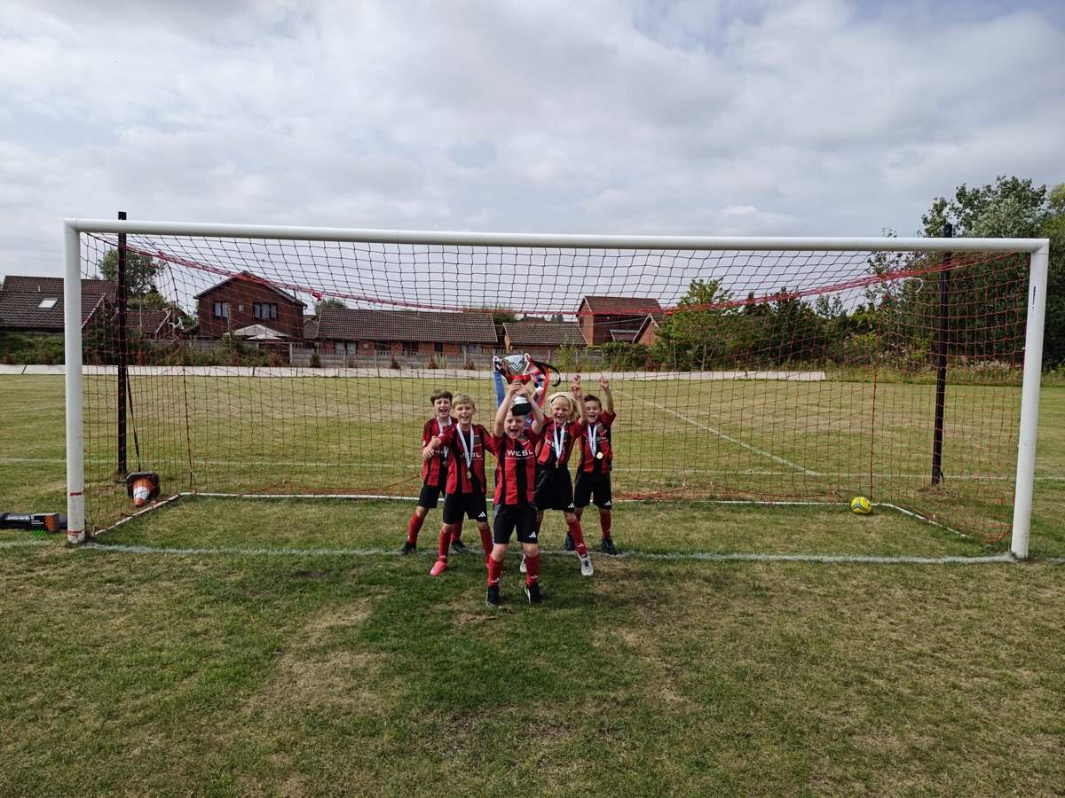 dbegg33's tweet photo. Congratulations to Parklands River U9's on winning the Beechwood Summer League 2025 🏆👏 A fantastic achievement and well deserved #Champions @ParklandWidi https://t.co/jRCAjbUMCH