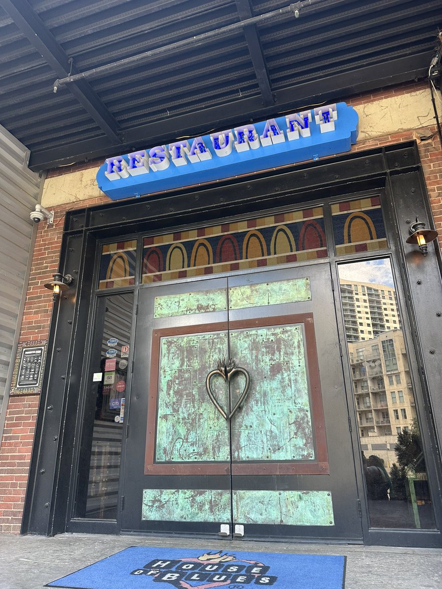 I’m here at the House of Blues at the top of the stairs by the restaurant door! #ONEUS_WORLDTOUR_2025 #oneusindallas