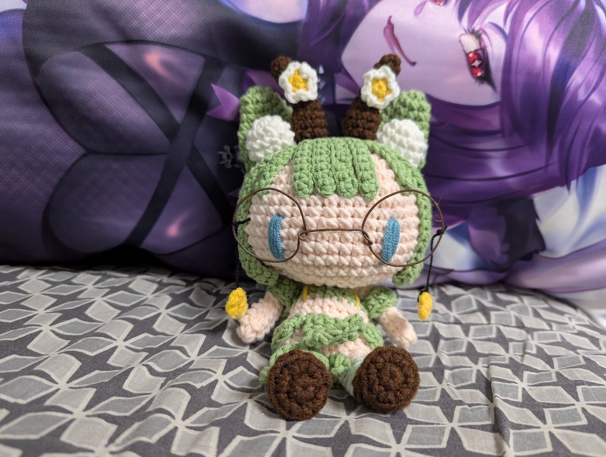 I'm a doll ahhhhhh look at me!:33 
I just love everything about the doll and today she finally arrived and is just cuddling with my Nadyversum Dakimakura. Maybe Mini Me comes to my PC. :3

Thanks <a href="/crochetbydaiz/">Daisy 🍒 Vgen Doll Commission ✨</a> For the wonderful work ❤️🔥