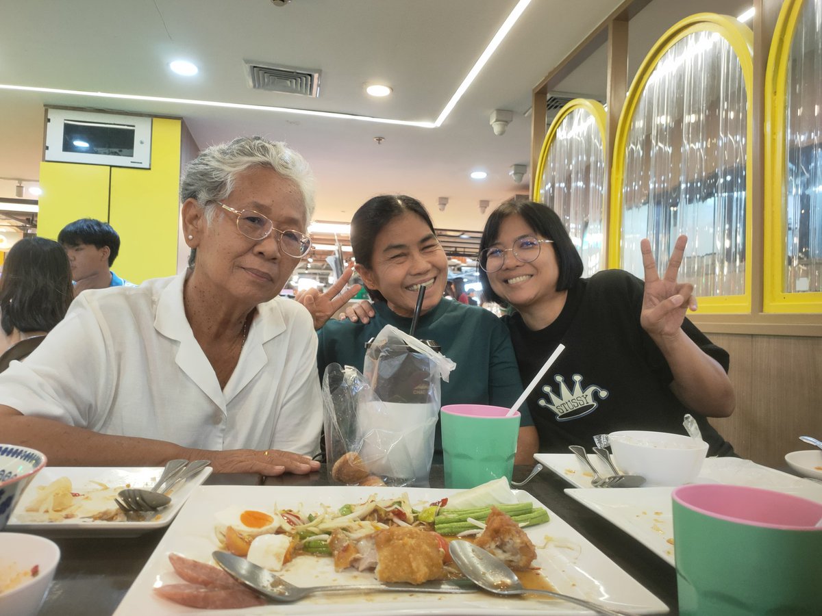 Taikawit's tweet photo. แวะมาเจอเดอะแก๊ง
@Anchale51668183 
@qdNwRxqUJ6591qp https://t.co/NQIU0Yjdmw