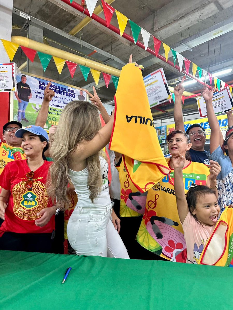 🛒 Los mercados son motor del comercio local.
En el Mercado de Granos y la Galería Sredni, junto a la gerente @anamariaaljure, reafirmamos el compromiso de la <a href="/alcaldiabquilla/">Alcaldía de Barranquilla</a>: comerciantes certificados que fortalecen la confianza, dinamizan la economía y generan oportunidades.