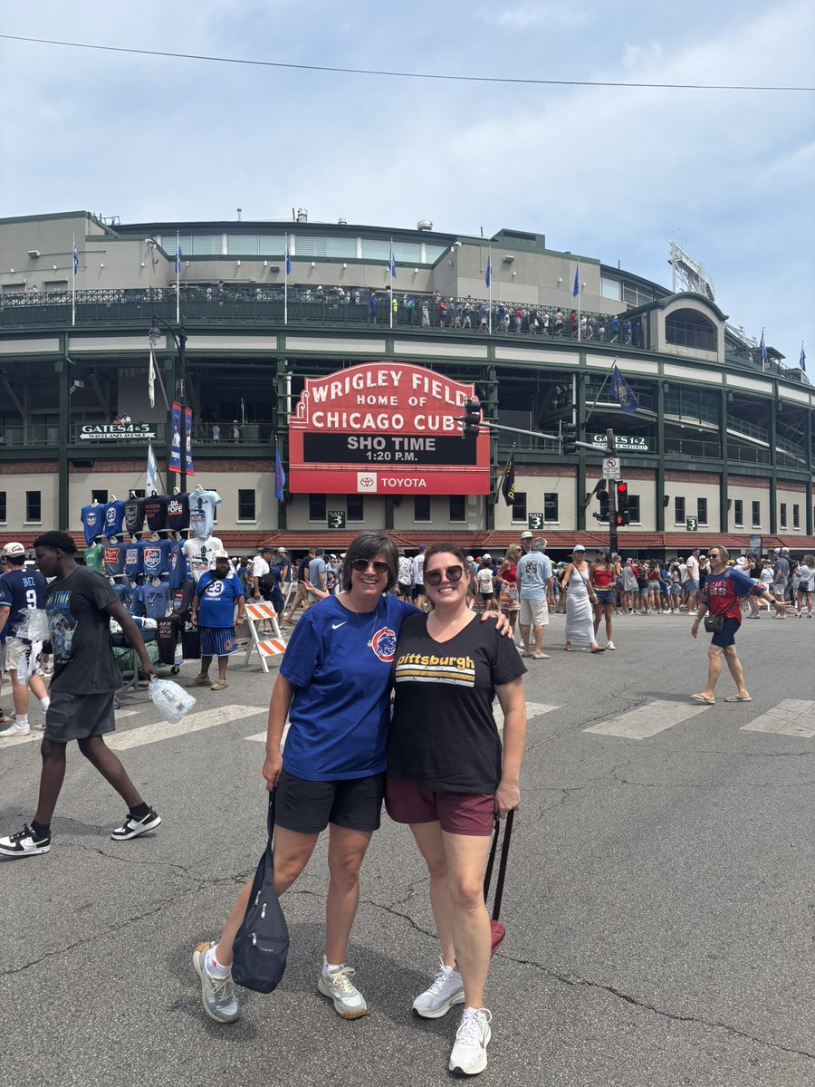 M_Gallagher's tweet photo. When your nephew works for the Cubs but you're a White Sox fan. https://t.co/wkewVVpGAO