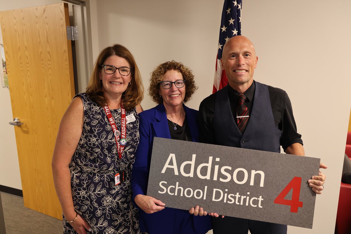 mrskatiepurse's tweet photo. Starting school year 29!  Where did the time go?  Fortunate to hear a powerful message from our keynote this week that reminded me why I do this job. It’s all about connections.  #ASD4ALL #SOMOSASD4 https://t.co/8jWx8hVHZM