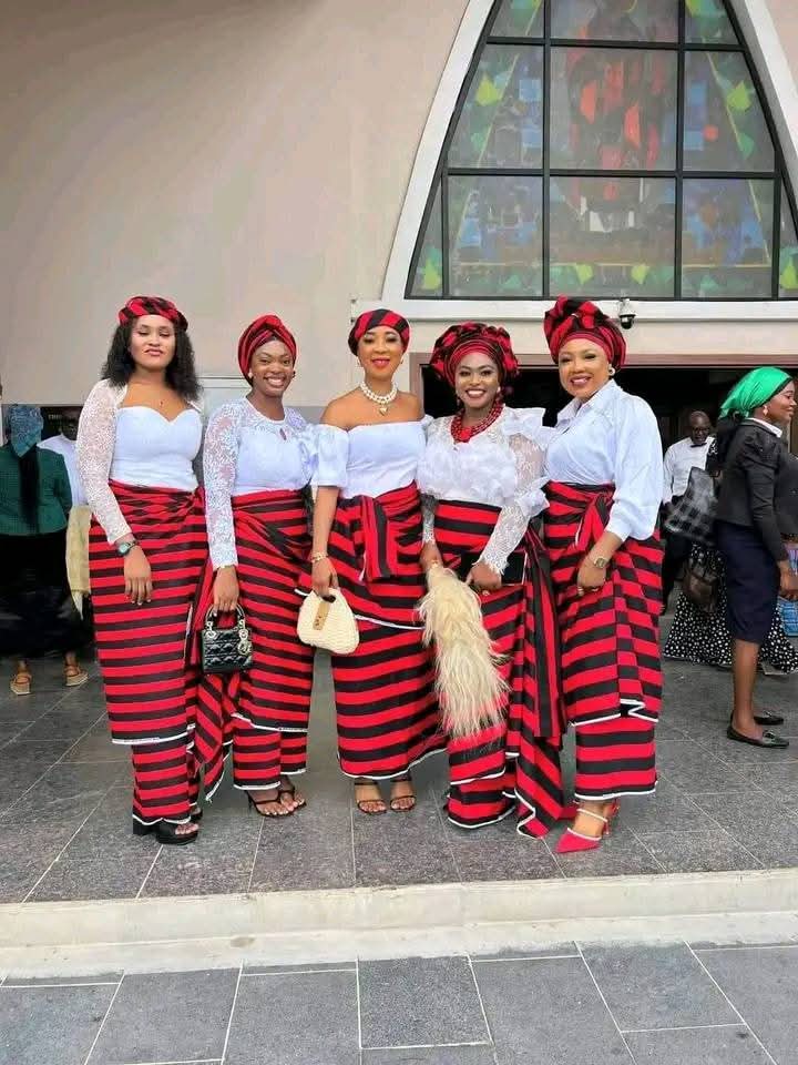 BenueFirst_'s tweet photo. Please, retweet to Educate.

Five (5) Most Interesting Facts About Idoma Girls In Benue State.

1. Beauty: It is on record that an Idoma girl Ene Maya lawani is the longest serving miss Nigeria. Most Idoma girls are normally beautiful. 

2. ARTISTIC: The Idomas are unarguably one of the most artistic people in Africa.
Idoma divas and screen góddésses Ada Ameh, Ene miltex ogiri, Express Ene comfort Ikwumonu and Susan peters etc are. Household names in the Nigerian motion picture industry globally known as Nóllywood.

3. WELL CULTURED: In this Era of "pépper dem gáng" There is hárdly an Idoma girl that does not know the skills of preparing her local délicacies 'ona' and 'Okoho', or don't know the idoma lócust bean 'Okpehe".
Despite the wave of civilisátión, modernizátión and socializâtion, the Idoma girl have not completely threw away her cultural heritáges. That is why you can see an Idoma girl posting with her cultural attire "proudly Idoma ".

4. MARRIAGEABLE: A national statistic on most marriageable tribál girls in Nigeria put Idoma girls third just after Igbo and Akwa Ibom( calabar ) girls.

5. GOD-FEARING: it is a common knowledge in Idoma Communities that "the fear of 'Alekwu' is the beginning of wisdom".
In Idomaland, Abórtioñs and Âdultéry are abómiñable tábóos, while próstitutión is a family disgráce.
The fact that the modern day religion in Idomaland ( Christianity) preaches same, made the idoma girl mórally décent, and partially different from other tribál girls as regard séxuál immóralíty and próstitutión.

Credit: Ogor Odeh Joseph.