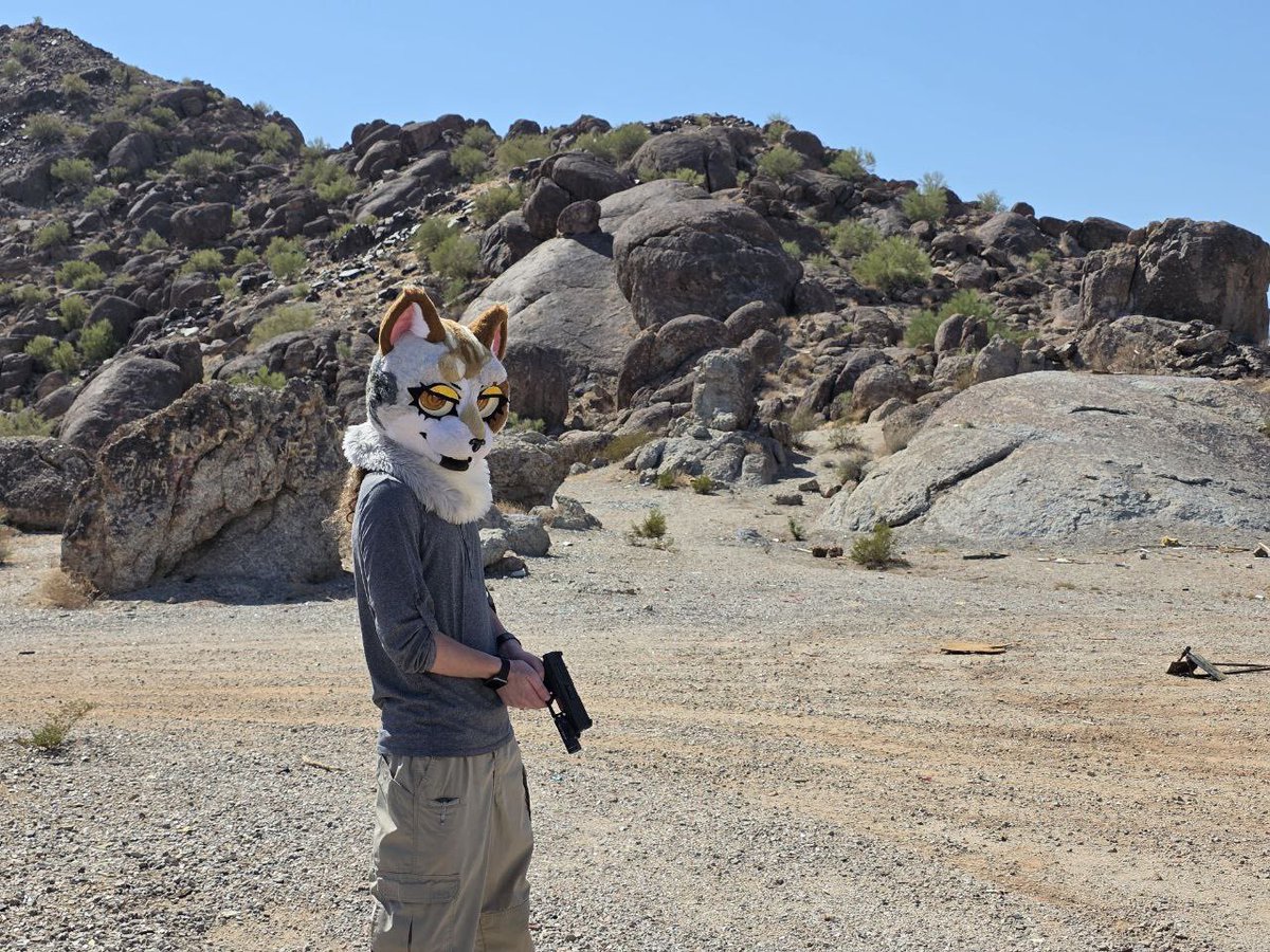 Got to busy yesterday so heres a post for #FursuitFriday