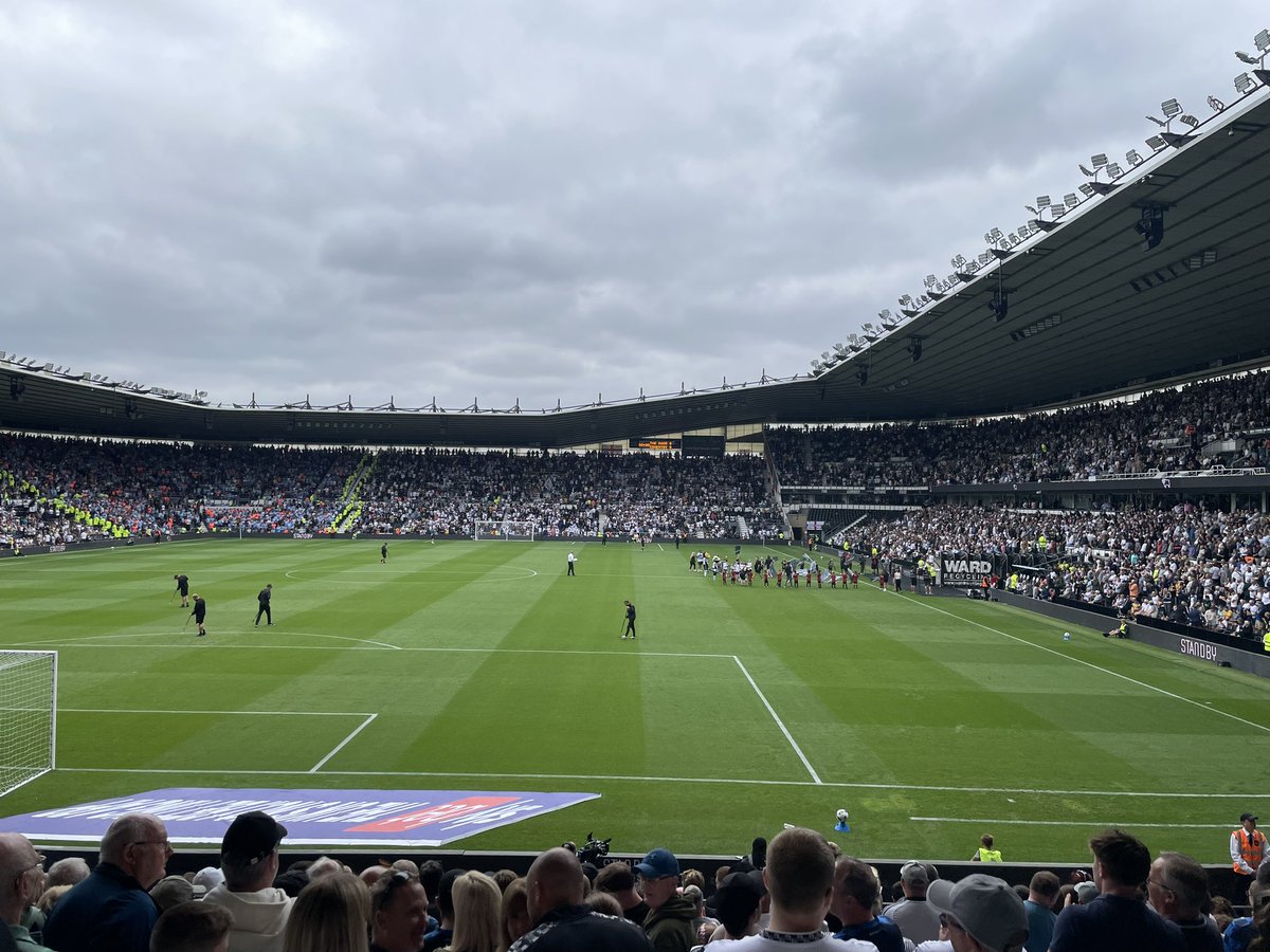 Carlbuckley82's tweet photo. 1st game of the season, not the result we wanted, but got to take the positives 🐏⚽️ https://t.co/LMzrQWMEFb