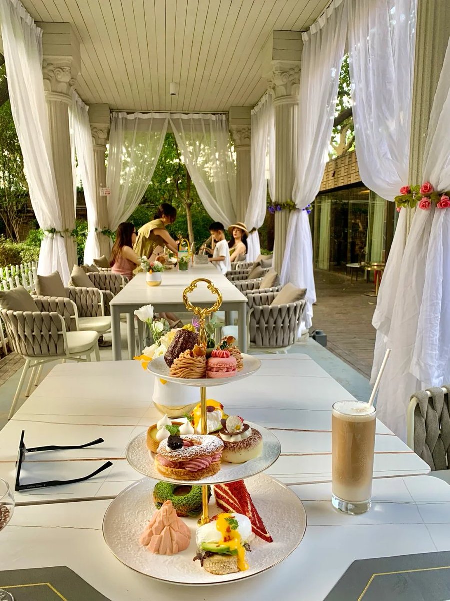 Savoring the sweet moments, both in life and in the company of those who bring joy. It's the little things—like an afternoon spent with loved ones—that remind us what truly matters. Let’s continue to celebrate connection, laughter, and the beauty of togetherness. ✨