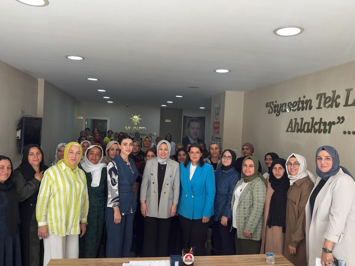 📍 Kızıltepe 
Mahalle Başkanları Toplantısı

AK Parti Genel Merkez Kadın Kolları MKYK Üyesi ve Bölge Koordinatörümüz Sn. Sevil Can,
AK Parti Genel Merkez Kadın Kolları MKYK Üyesi ve İl Koordinatörümüz Sn. Büşra Gölgül,İl Kadın Kolları Başkanımız Sn. Esra Ayanoğlu Özdaş ve İlçe