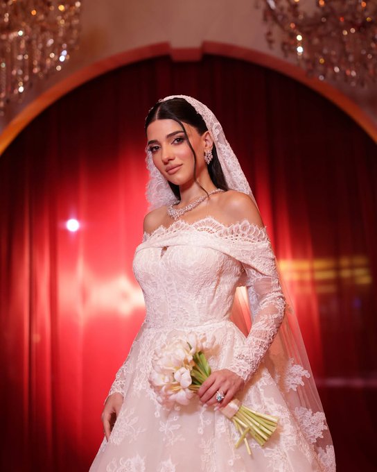 لكل لعروس العشرينات الحالمة.. فساتين زفاف مستوحاة من نجمات الجيل الجديد بأنوثة ناعمة وقصّات عصرية. زوري الرابط لمزيد من الصور 