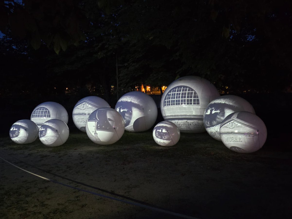 dabrainkilla's tweet photo. Toujours dans le coin quand il y a des projections et des lasers. https://t.co/NbLg5Nf21X
