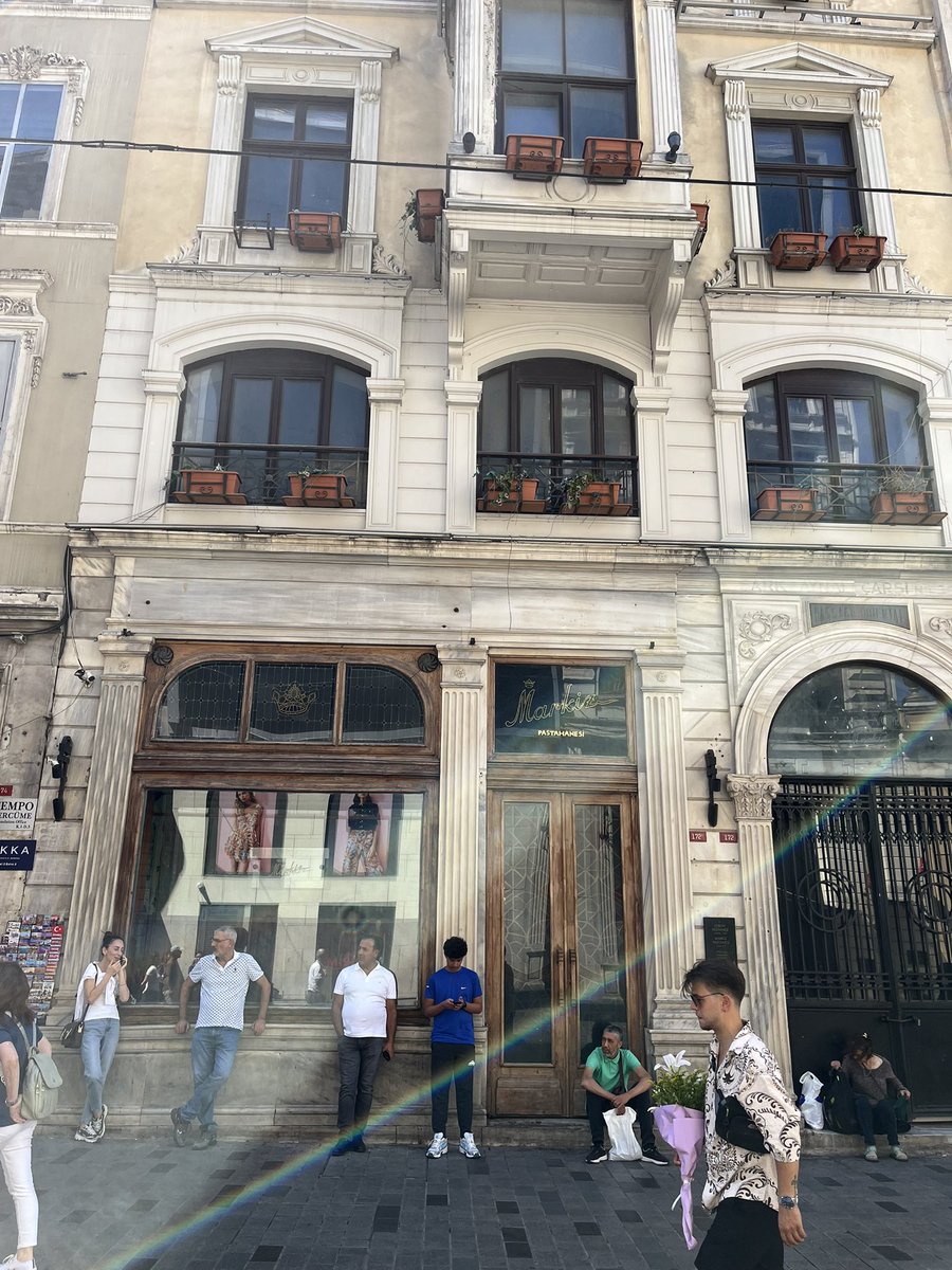 geo_viaggio's tweet image. Ne randevulara sahne olmuştur bu pastane 🍰 #pera #markiz #lebon