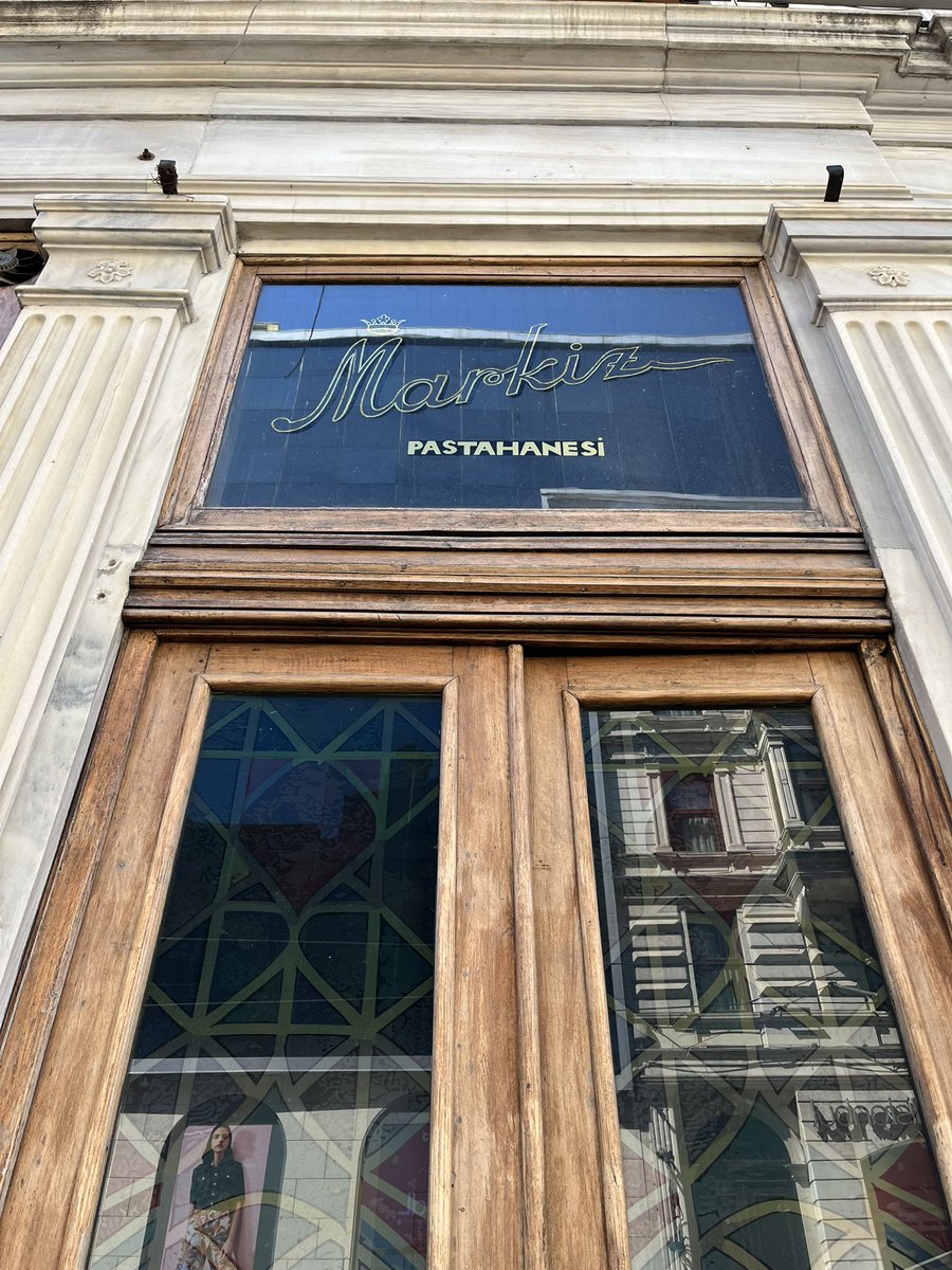 geo_viaggio's tweet image. Ne randevulara sahne olmuştur bu pastane 🍰 #pera #markiz #lebon