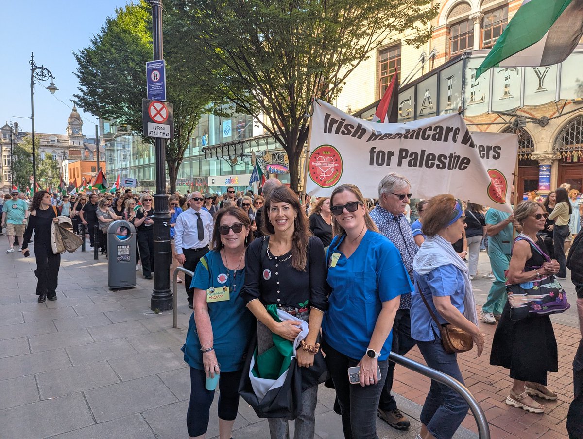 Grafton Street fell silent today as <a href="/IrishhcwforPal/">irish_hcworkers_for_palestine</a> marched to show solidarity with healthcare workers across Palestine. <a href="/IrishPharm4Pal/">Irish Pharmacists For Palestine</a> was privileged to be there, sending our support and spirit to those HCWs battling to keep children alive in the middle of a genocide 🇵🇸🍉