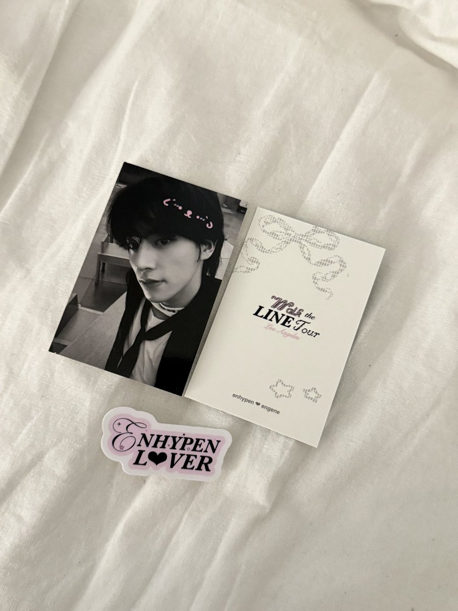 nooluvie's tweet photo. wtl freebies for today in la !! see u engene 🤍 
#WALKTHELINE_IN_LA https://t.co/eLCgUjUeLX