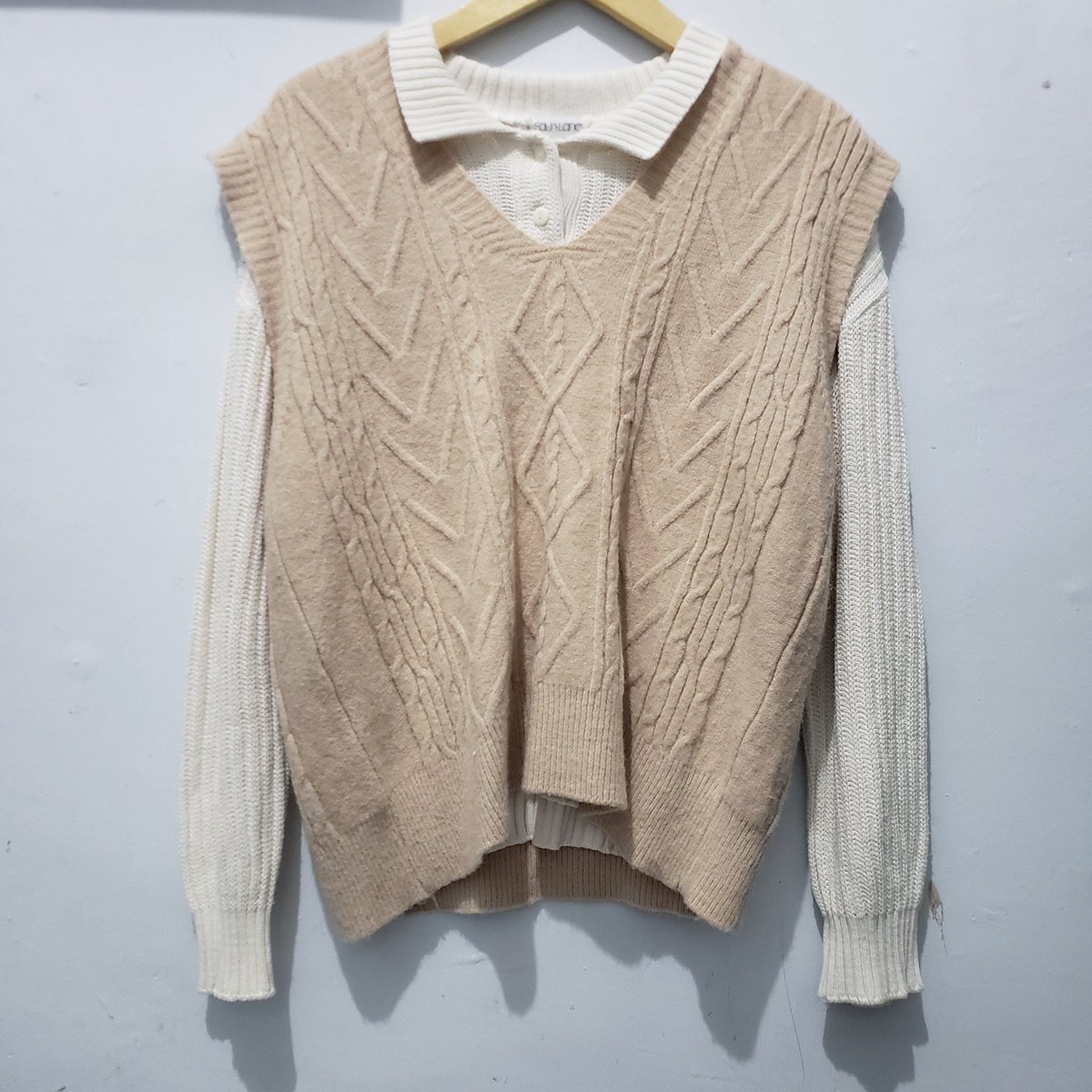 ninahrln's tweet photo. @stealyouroses02 boleee kaka vest nya~ lucu lucu niiih~ harga di ALT ya kak https://t.co/j45UlUsoZU