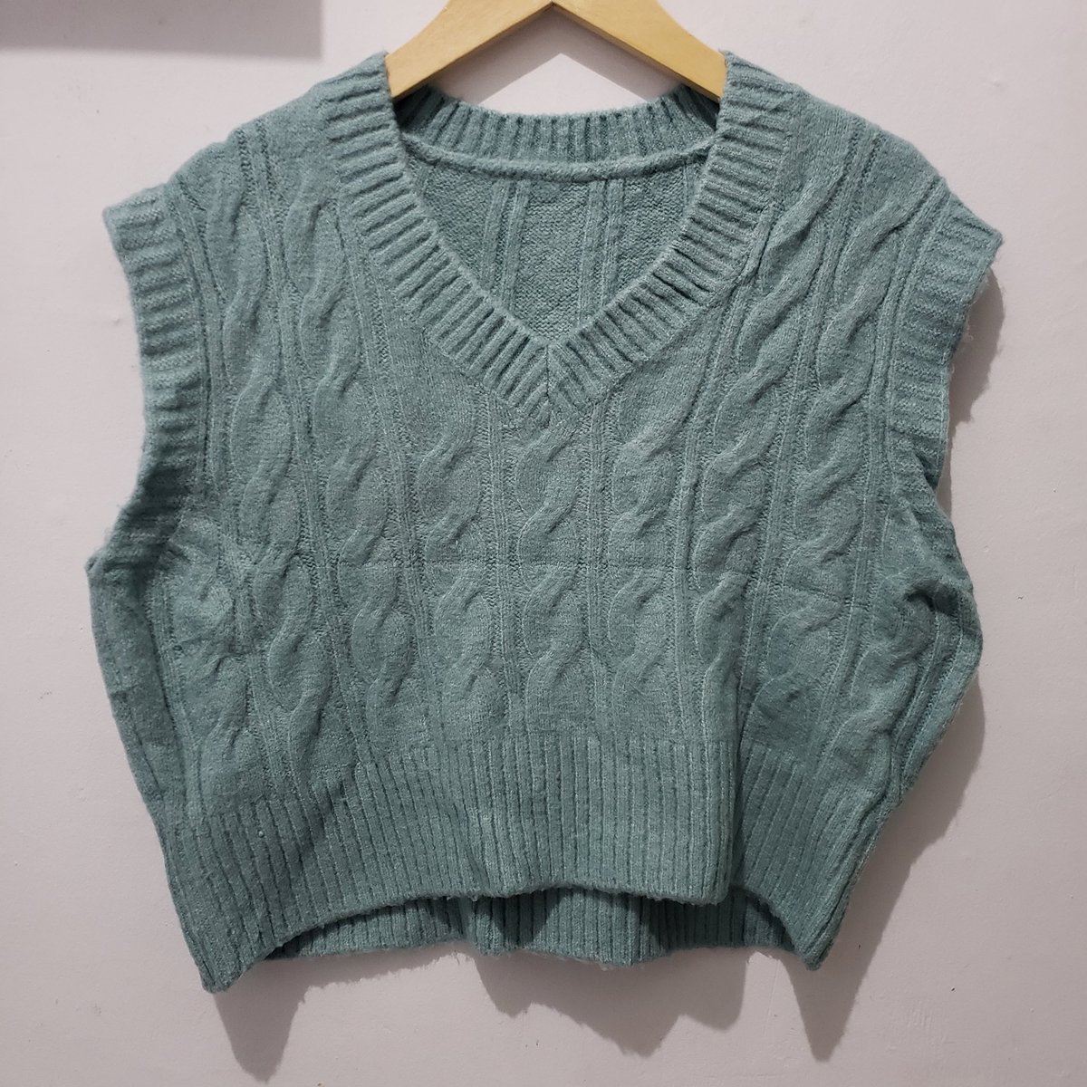 ninahrln's tweet photo. @stealyouroses02 boleee kaka vest nya~ lucu lucu niiih~ harga di ALT ya kak https://t.co/j45UlUsoZU