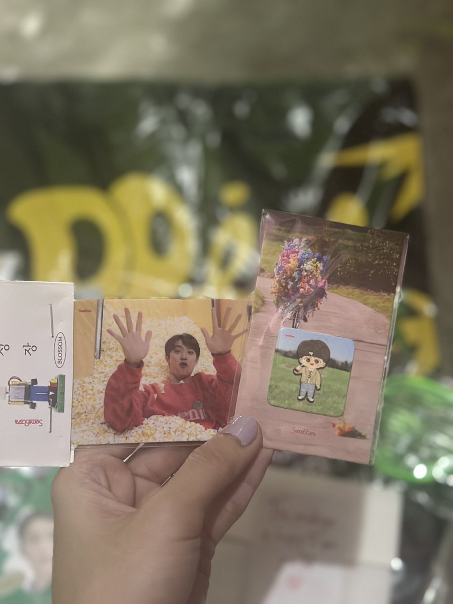NlynMaaee's tweet photo. Thank youuuu @SomeStore sa freebies!! 💚💛 https://t.co/e8jVWNfhOe