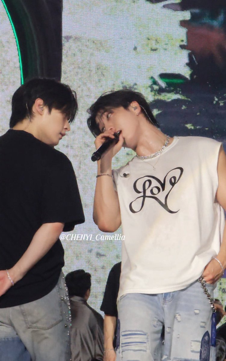 Wow~wanna kissss...???
#minsung