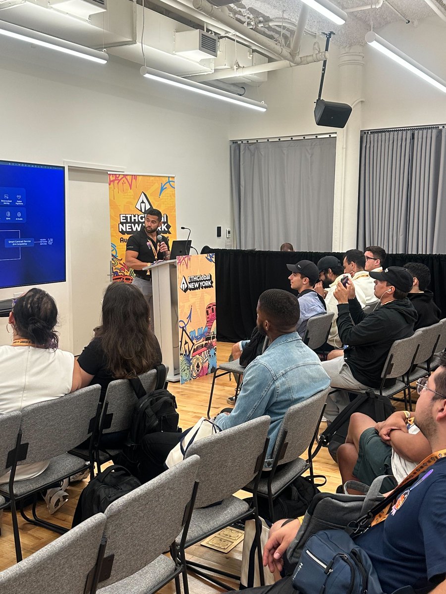 🛠️ <a href="/ed__marquez/">Ed</a> leading the Hedera: EVM, SDKs, and AI Agents workshop during <a href="/ETHGlobal/">ETHGlobal</a> New York