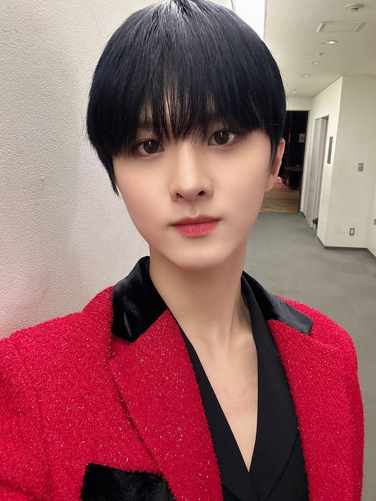 kawaiineukdae's tweet photo. 오늘 더 보고 싶어요ㅠㅠ
#KingmakerSelcaDay #KingmeSelcaDay #KMSD
#더킹덤 #TheKingDom #TKD #IVAN
#아이반 @TheKingDom_GF https://t.co/7Z6c47D5v0