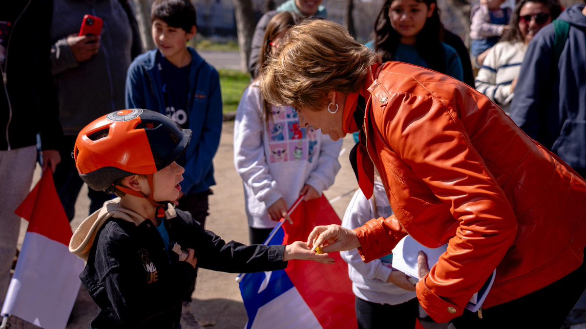 evelynmatthei's tweet image. Con enorme alegría y esperanza puedo decirles que hoy un mejor futuro comienza. Los partidos que me acompañan, conscientes de su responsabilidad histórica, espíritu democrático y profundo amor por Chile, han decidido formar la alianza política que cimentará el desarrollo de…